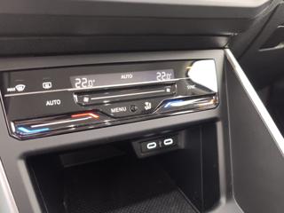 VOLKSWAGEN Taigo usata, con USB