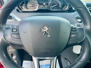 PEUGEOT 2008 usata, con Volante multifunzione