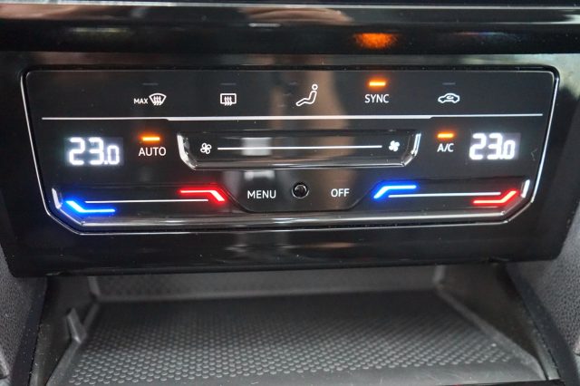 VOLKSWAGEN Passat Variant usata, con Park Distance Control