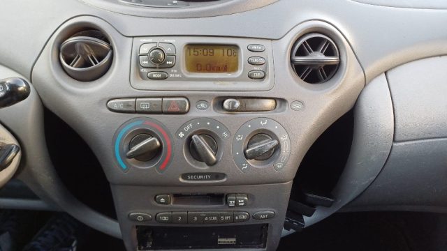 TOYOTA Yaris usata, con Specchietti laterali elettrici