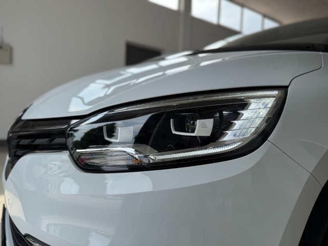 RENAULT Grand Scenic usata, con Sensori di parcheggio anteriori