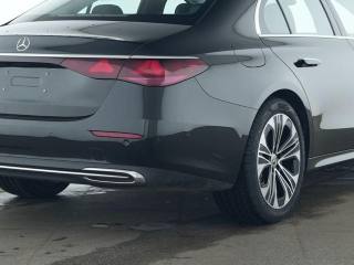 MERCEDES-BENZ E 220 usata, con Alzacristalli elettrici