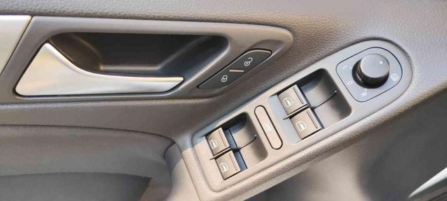 VOLKSWAGEN Golf usata, con Airbag testa