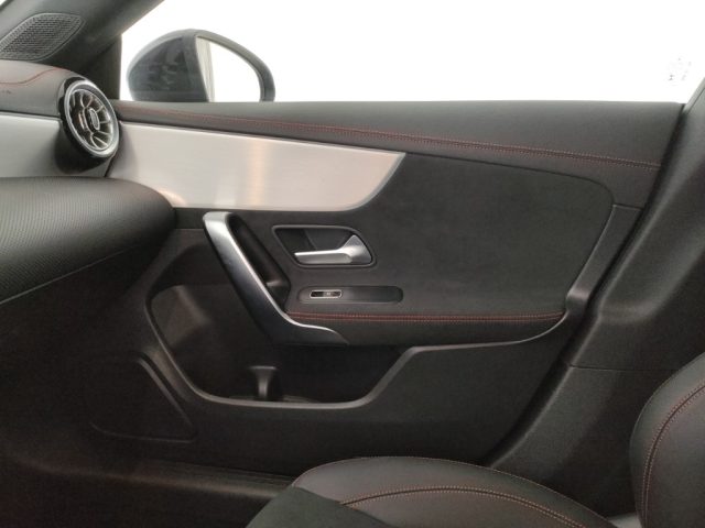 MERCEDES-BENZ CLA 180 usata, con USB