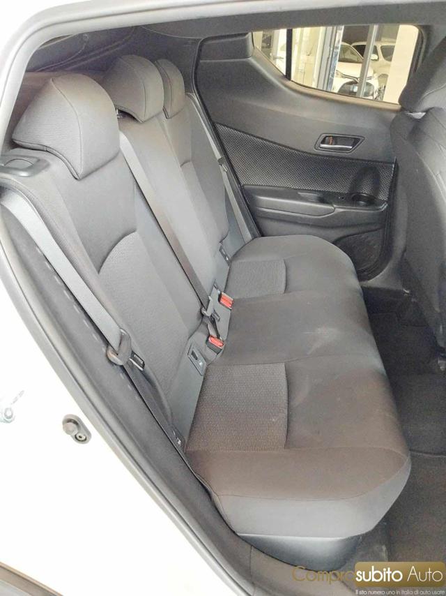 TOYOTA C-HR usata 26