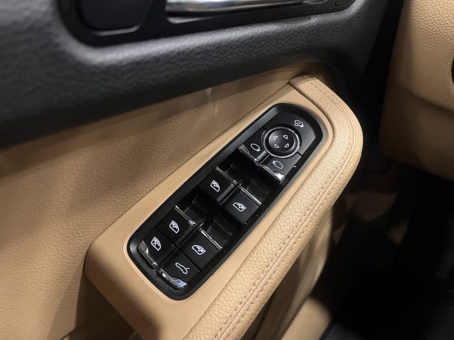 PORSCHE Macan usata, con Luci diurne
