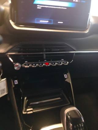 PEUGEOT 2008 usata 27