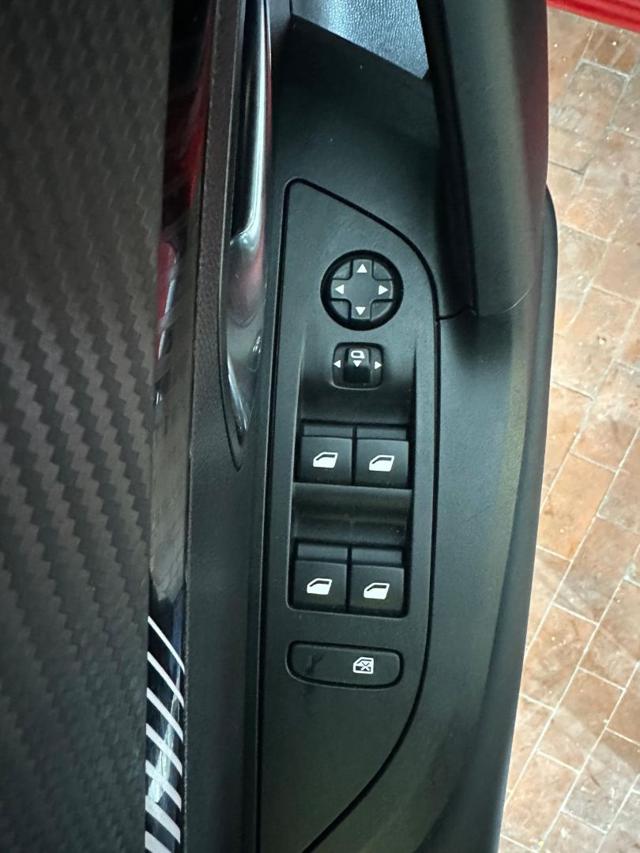 PEUGEOT 2008 usata, con Servosterzo