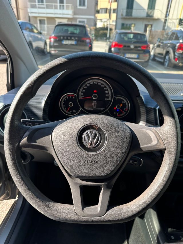VOLKSWAGEN up! usata, con Autoradio