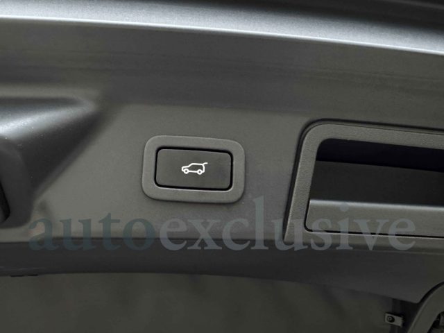 LAND ROVER Range Rover Velar usata, con Autoradio digitale