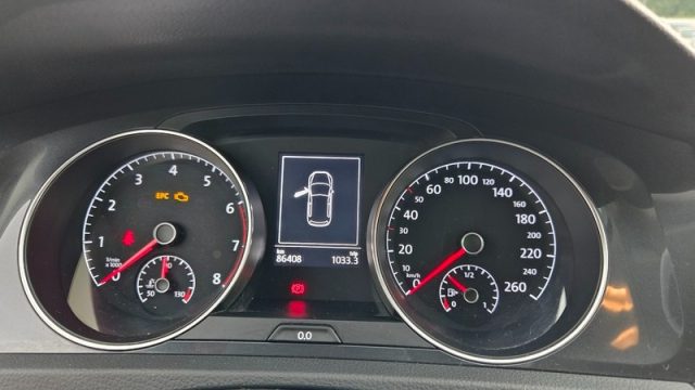 VOLKSWAGEN Golf usata, con Touch screen