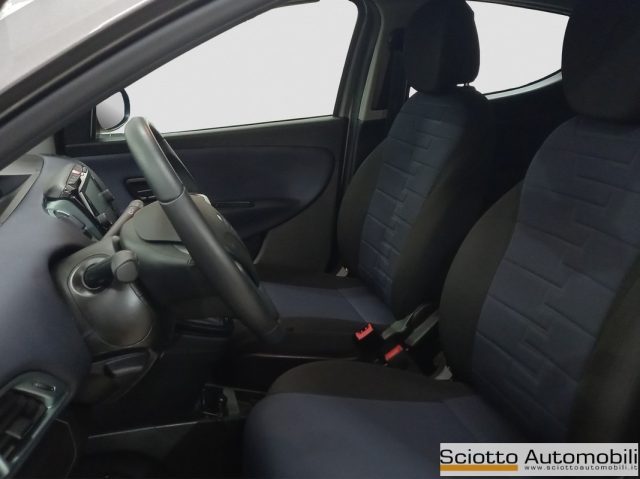 LANCIA Ypsilon usata, con Fendinebbia