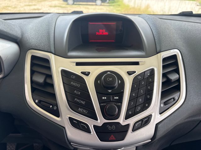 FORD Fiesta usata, con USB
