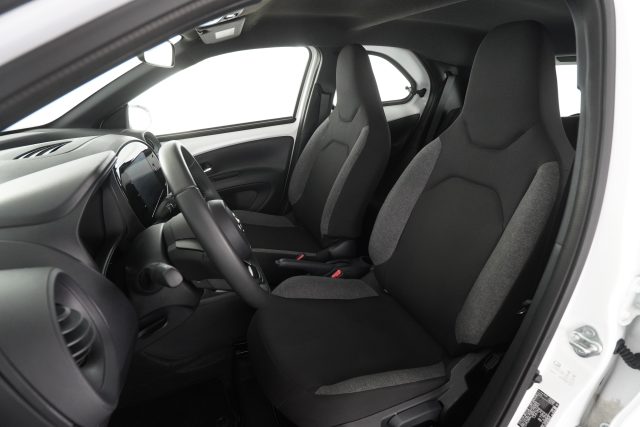 TOYOTA Aygo X usata 2