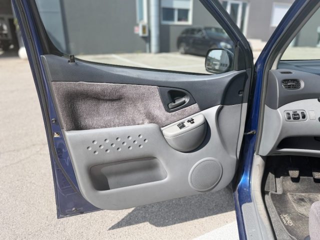 TOYOTA Yaris usata 10