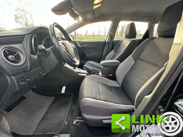 TOYOTA Auris usata, con Autoradio