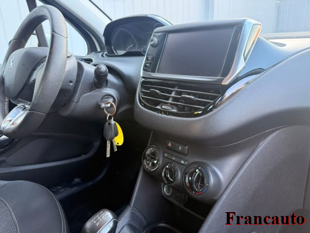 PEUGEOT 208 usata, con Autoradio