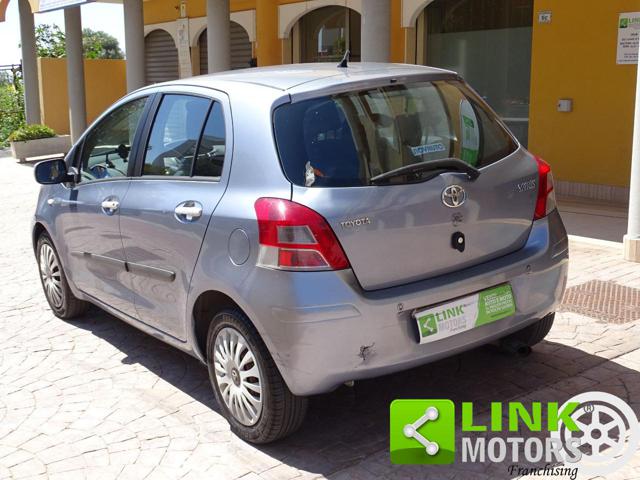 TOYOTA Yaris usata, con Autoradio