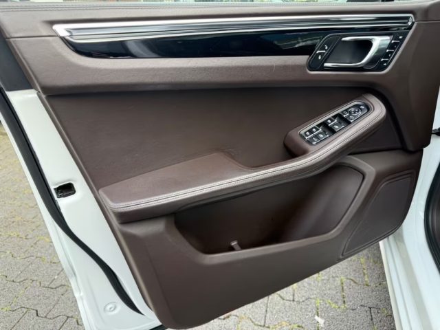 PORSCHE Macan usata, con Controllo automatico clima