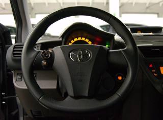 TOYOTA iQ usata, con Boardcomputer