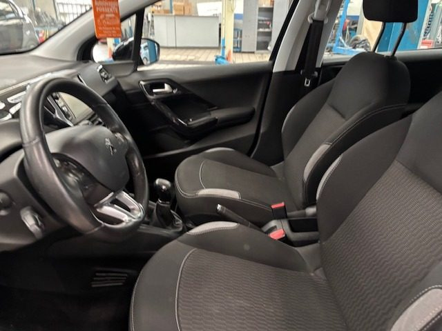 PEUGEOT 208 usata, con Airbag testa
