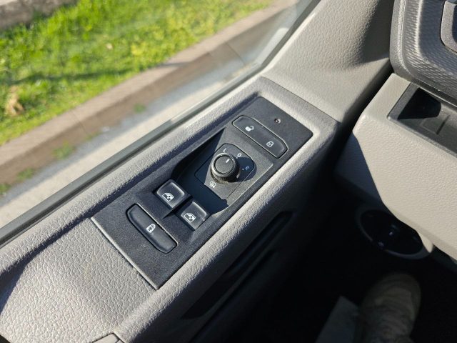 VOLKSWAGEN Transporter usata, con Bracciolo