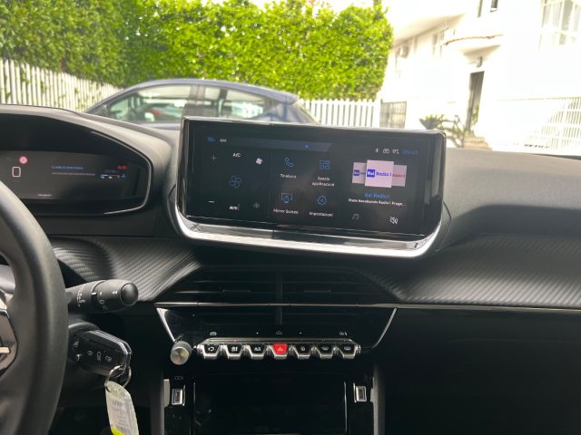 PEUGEOT 2008 usata, con Touch screen