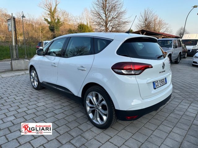RENAULT Scenic usata, con Sensori di parcheggio anteriori