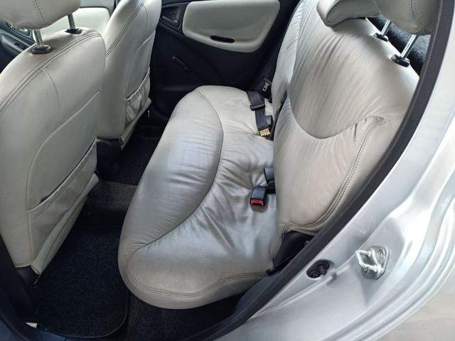 TOYOTA Yaris usata, con Autoradio