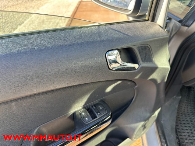 OPEL Corsa usata, con Autoradio