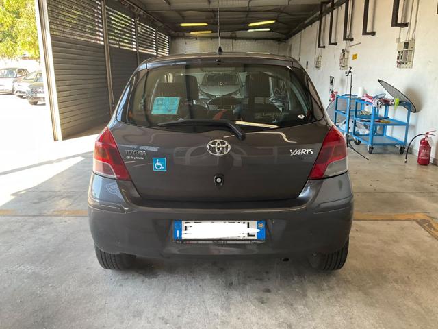 TOYOTA Yaris usata, con Autoradio