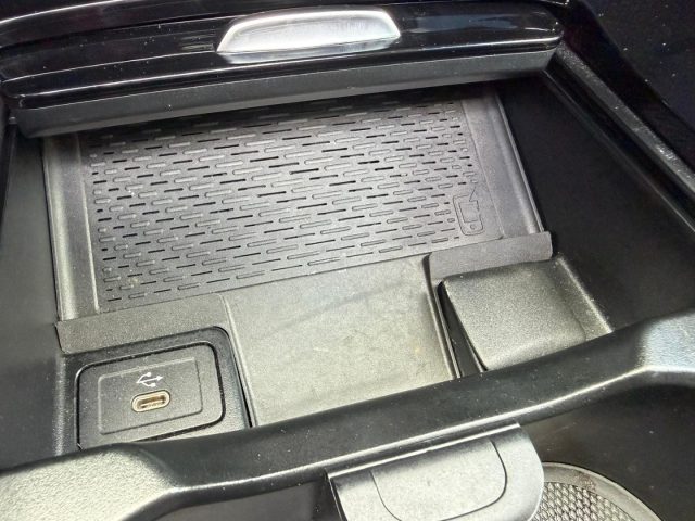 MERCEDES-BENZ GLA 200 usata, con Volante in pelle