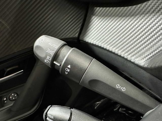 PEUGEOT 2008 usata 27