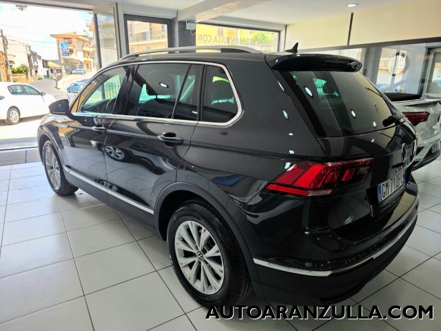 VOLKSWAGEN Tiguan usata, con Autoradio