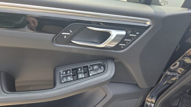 PORSCHE Macan usata, con Fendinebbia