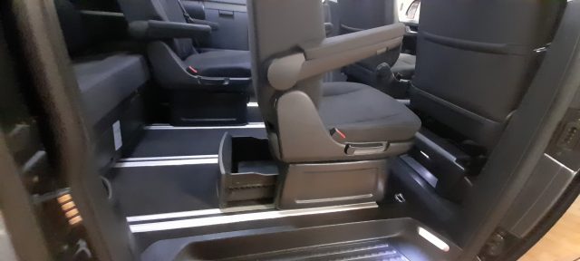 VOLKSWAGEN Multivan usata 23