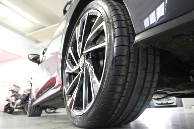 VOLKSWAGEN Golf usata, con USB