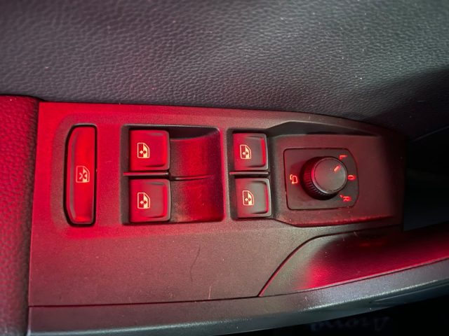 SEAT Arona usata, con Specchietti laterali elettrici