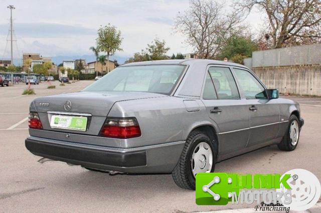 MERCEDES-BENZ E 200 usata, con Airbag Passeggero
