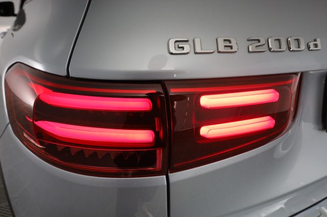 MERCEDES-BENZ GLB 200 usata 9