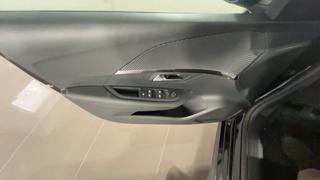 PEUGEOT 208 usata, con Sedile posteriore sdoppiato