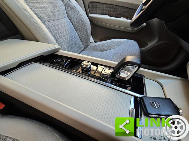 VOLVO XC60 usata, con Sensori di parcheggio posteriori