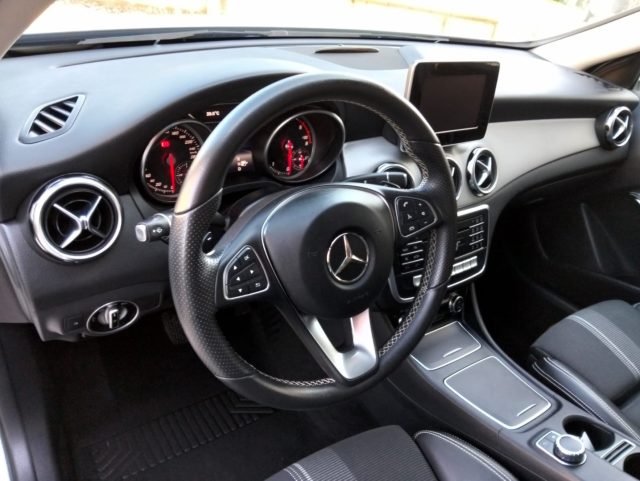 MERCEDES-BENZ GLA 180 usata, con Cronologia tagliandi