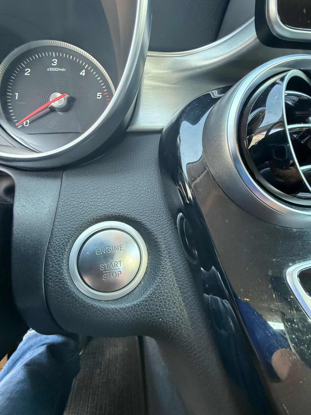 MERCEDES-BENZ C 220 usata, con Cronologia tagliandi