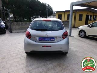 PEUGEOT 208 usata, con Autoradio