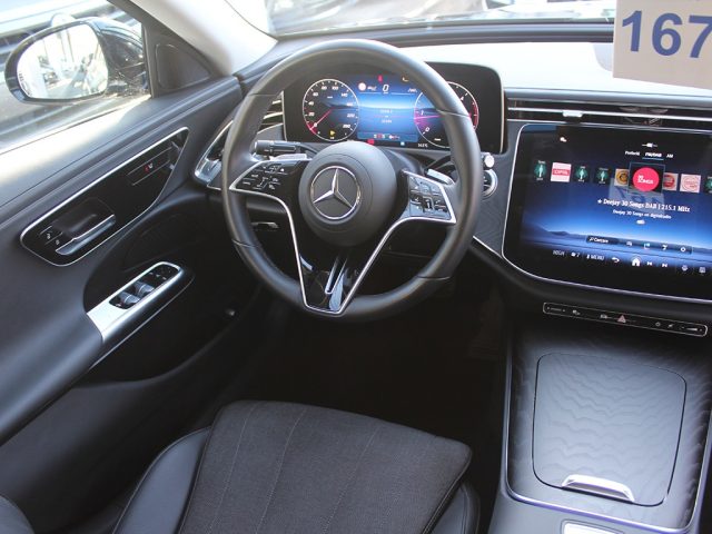 MERCEDES-BENZ E 220 usata, con Regolazione elettrica sedili