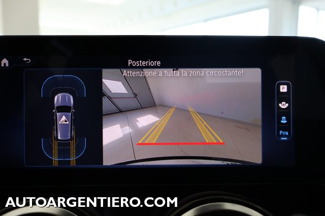 MERCEDES-BENZ GLB 180 usata, con Fari LED