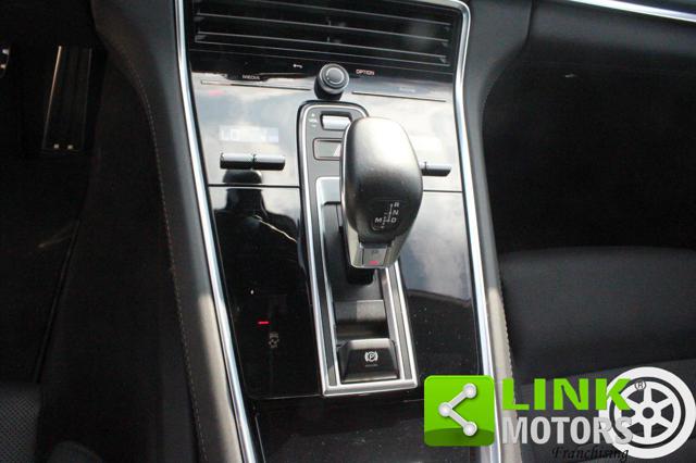 PORSCHE Panamera usata, con Leve al volante