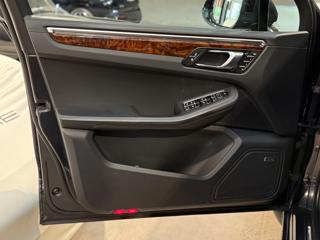 PORSCHE Macan usata, con USB