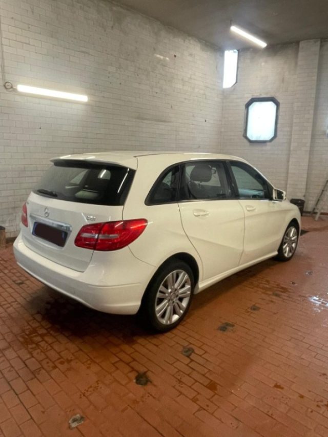 MERCEDES-BENZ B 180 usata, con Fendinebbia